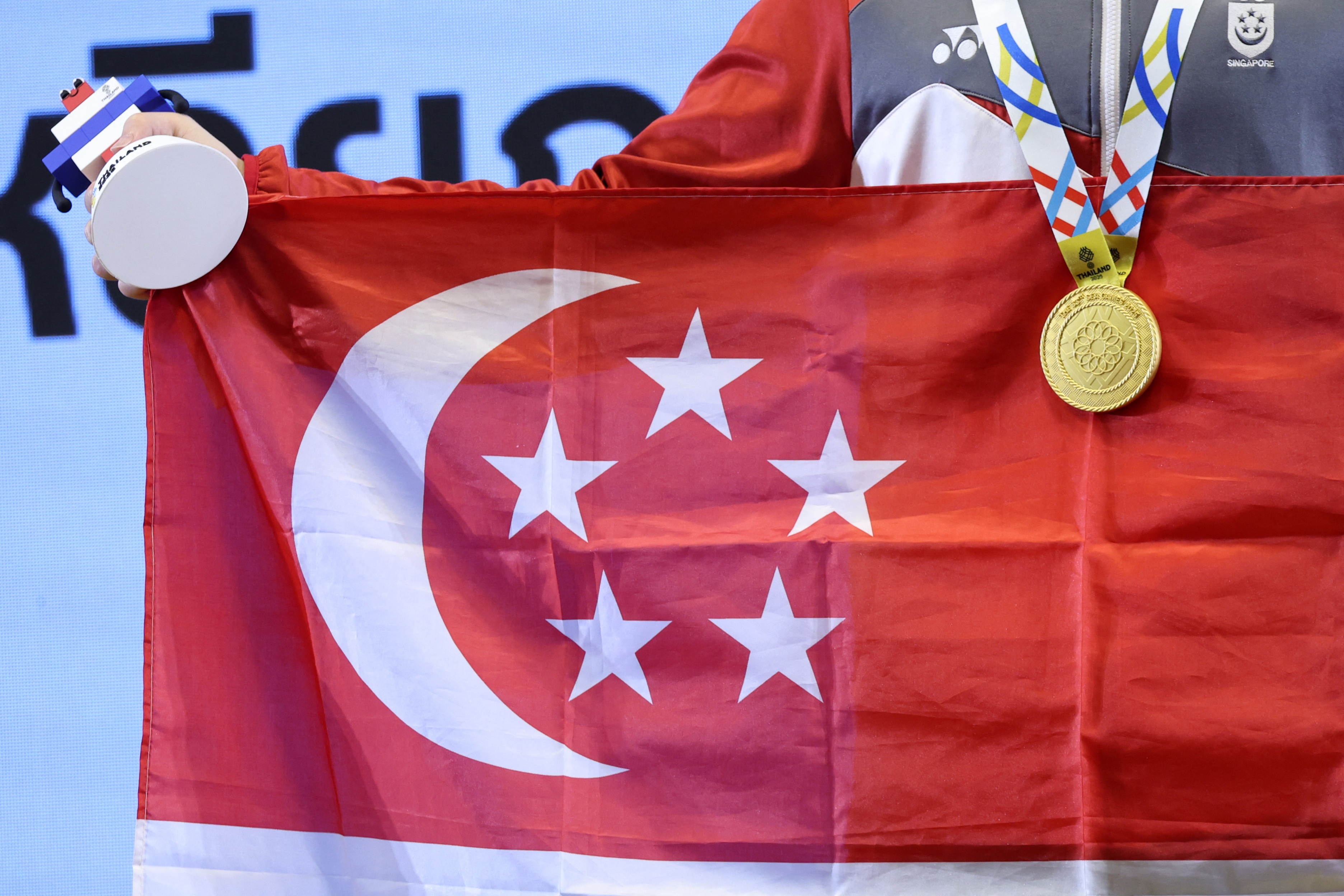 52 HCV khong che noi khoang trong cua the thao Singapore hinh anh