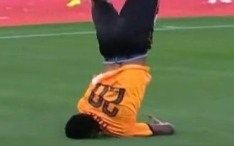 Pha an mung suyt thanh bi kich cua Patson Daka hinh anh