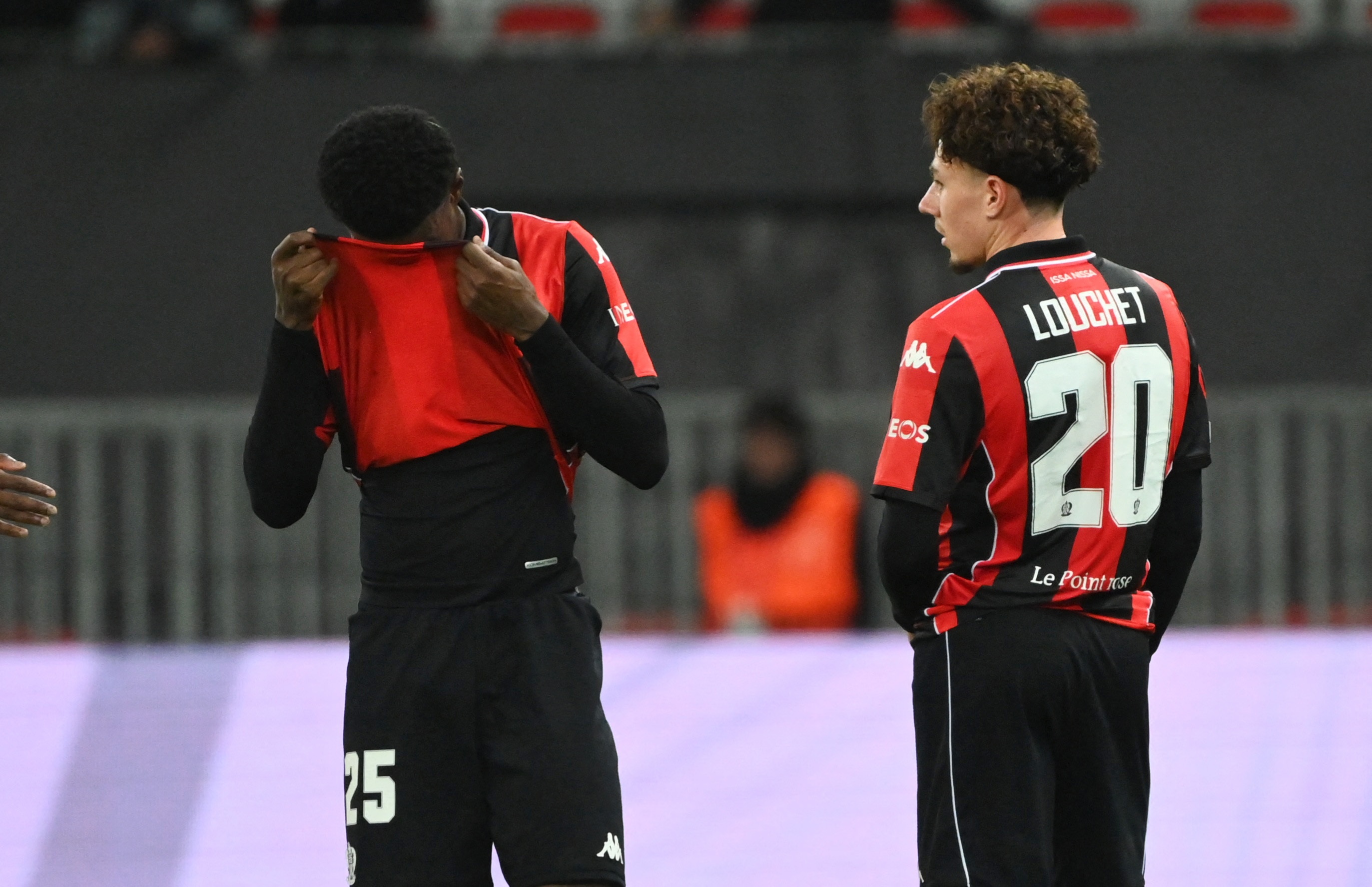 Doi cua ty phu Ratcliffe roi loan hinh anh