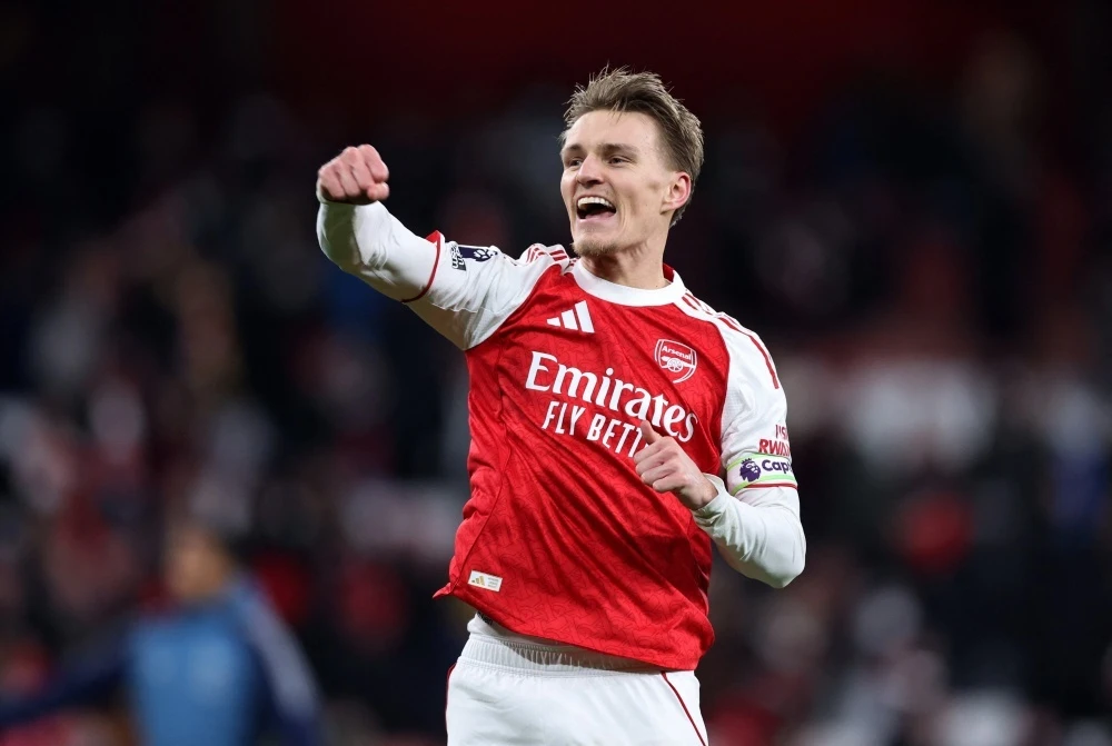 Odegaard xung danh the thu linh cua Arsenal hinh anh