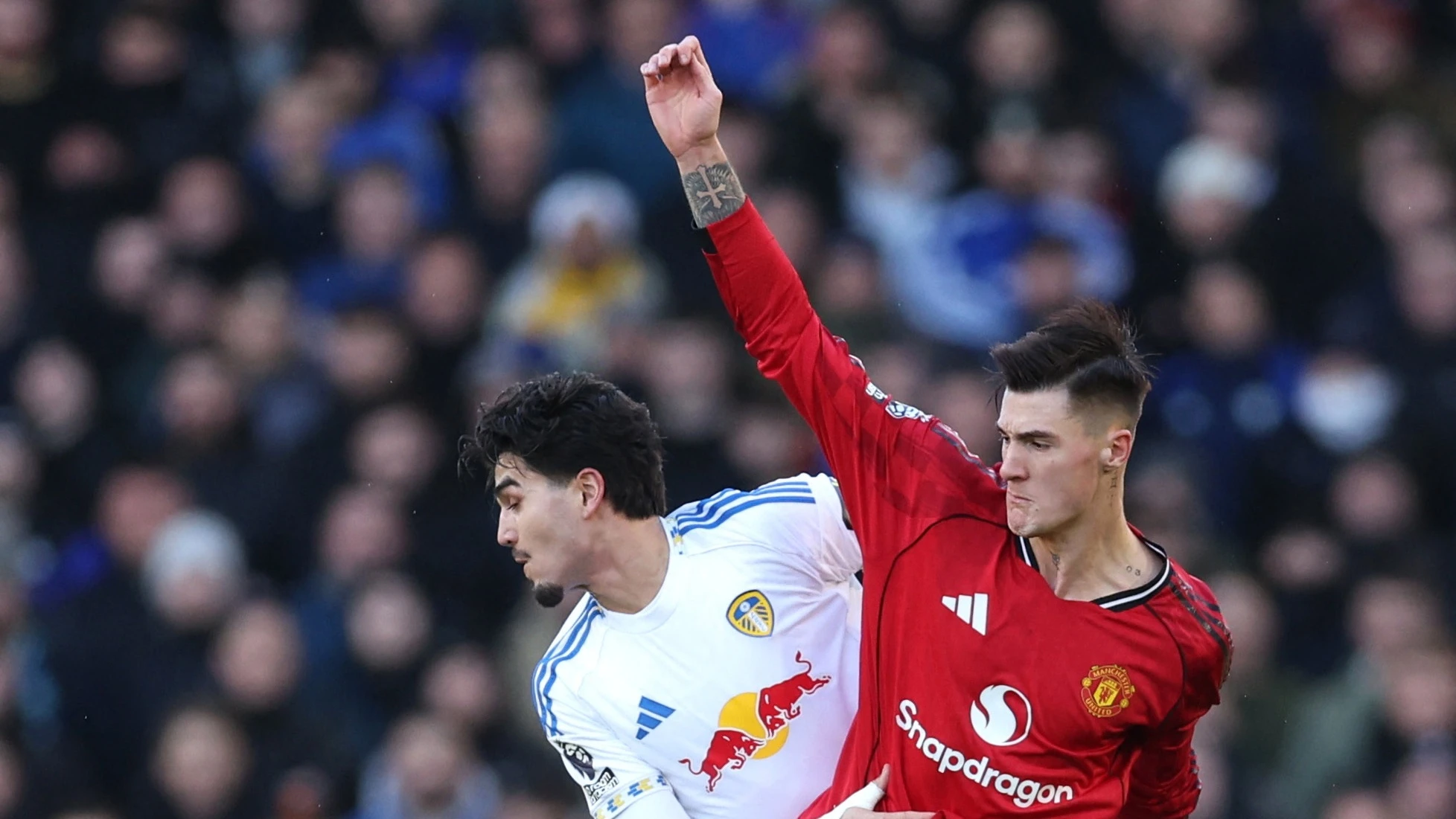 Sesko dang khien MU tra gia hinh anh