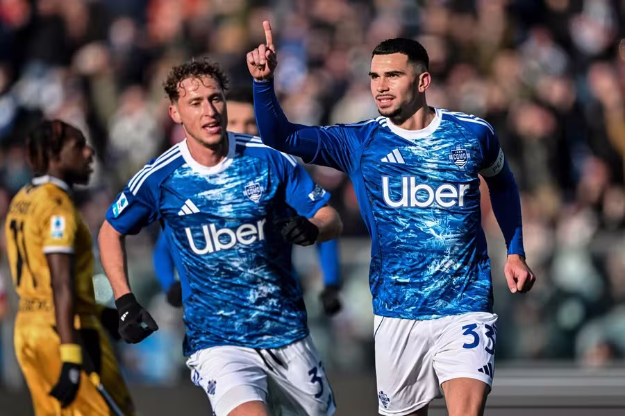 Como mo ve suat Champions League hinh anh