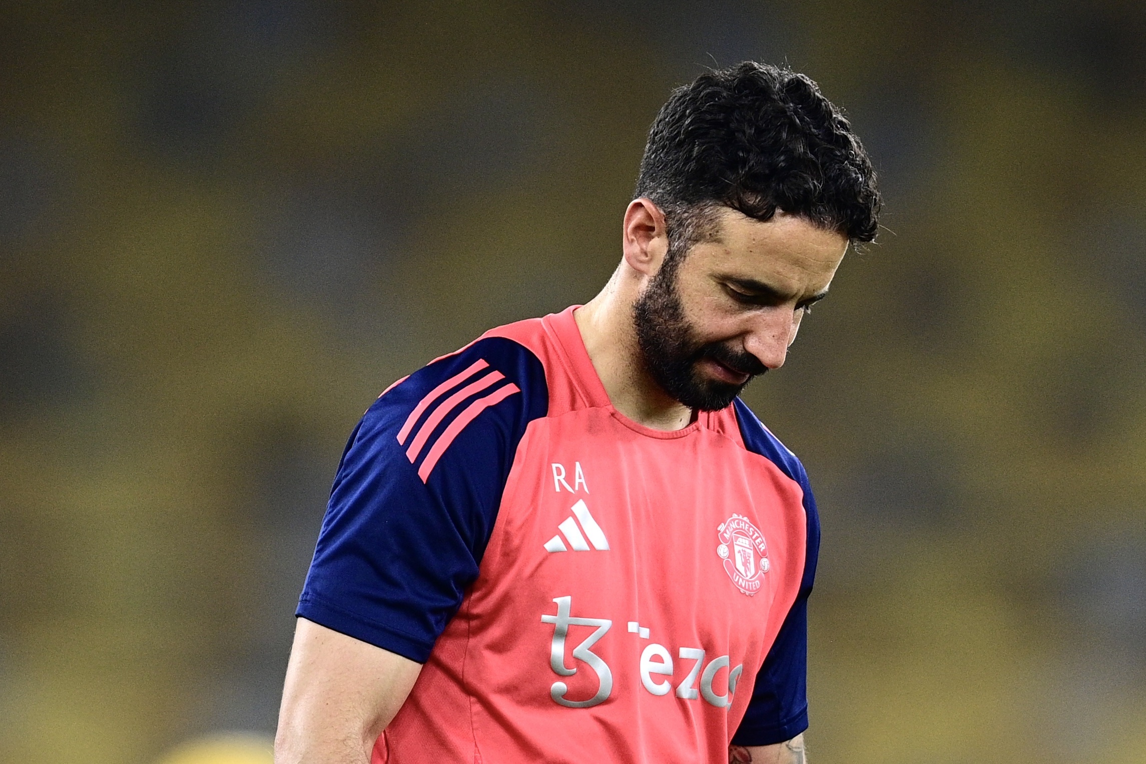 Amorim xung dang bi sa thai hinh anh