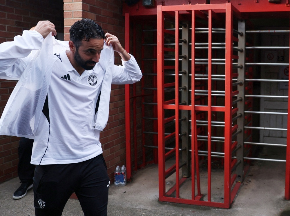 Amorim cuoi roi Carrington, noi bo MU sung so hinh anh