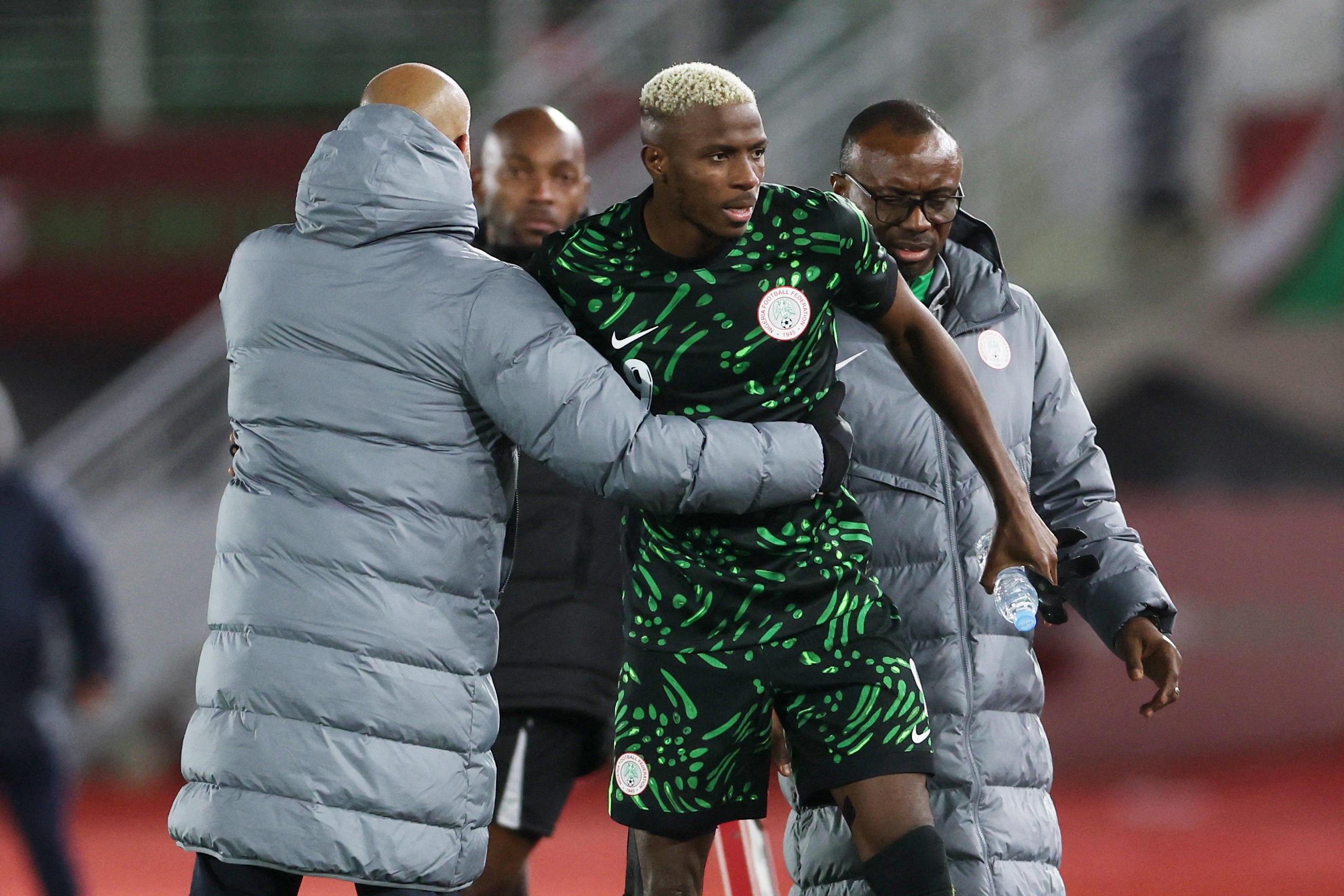 Osimhen va Lookman tranh cai giua chien thang 4-0 cua Nigeria hinh anh