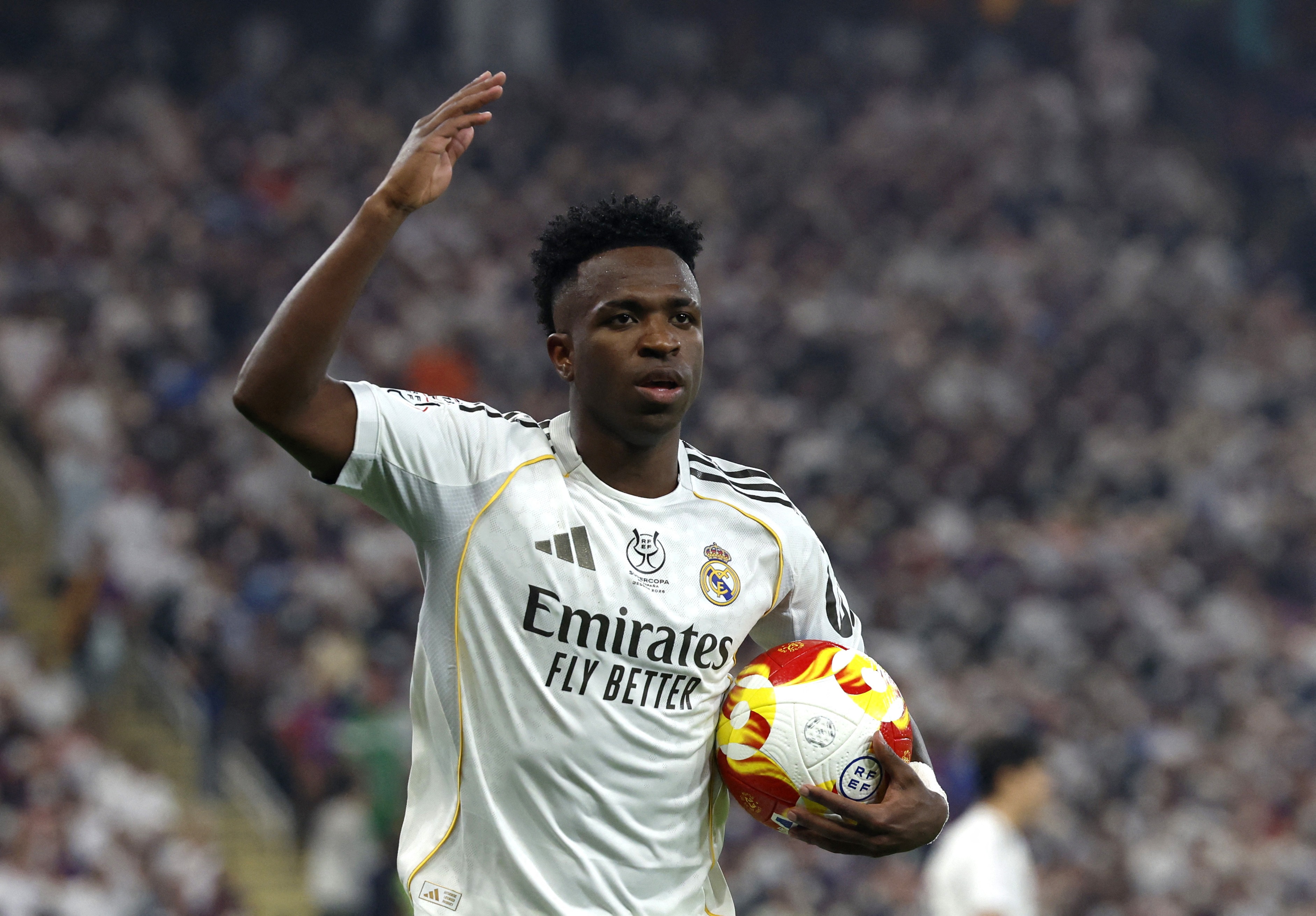 Vinicius ghi sieu pham de doi hinh anh