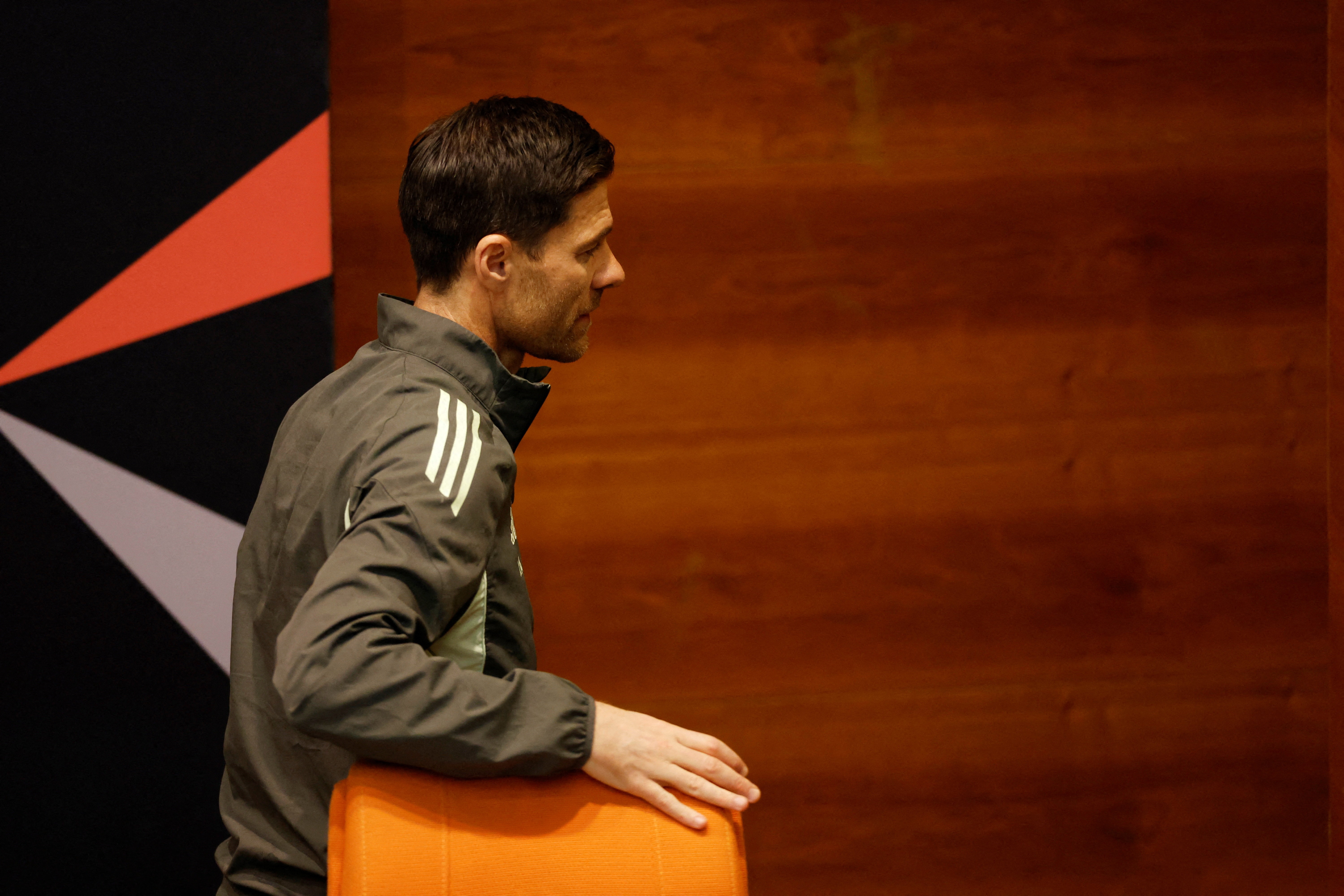 Dong thai dau tien cua Alonso sau khi bi sa thai hinh anh