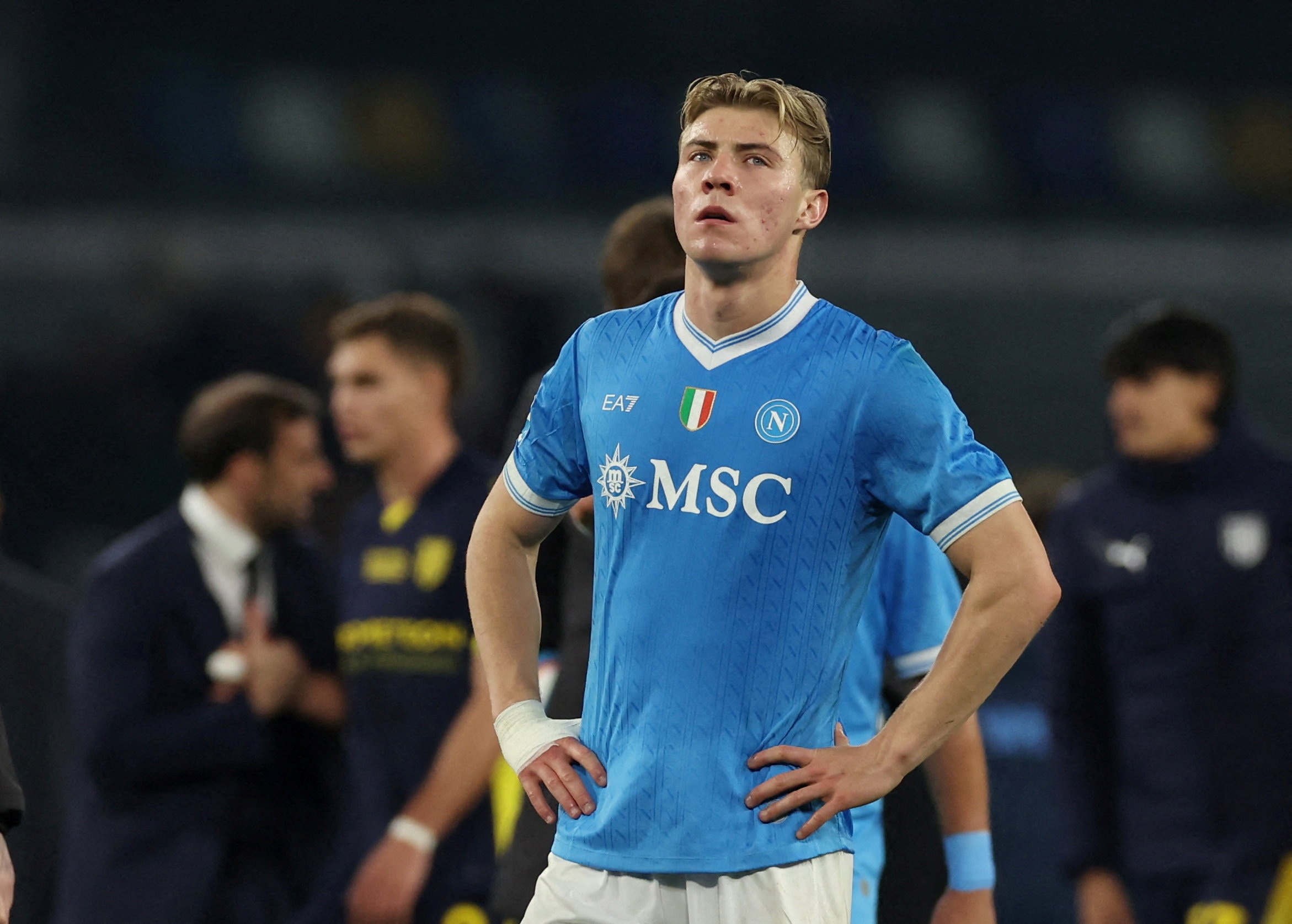 Conte chi ra ly do Hojlund hoi sinh o Napoli hinh anh