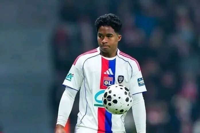 Endrick tao con sot tai Lyon chi sau 2 tran hinh anh