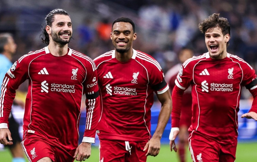 Liverpool dai thang tren dat Phap hinh anh