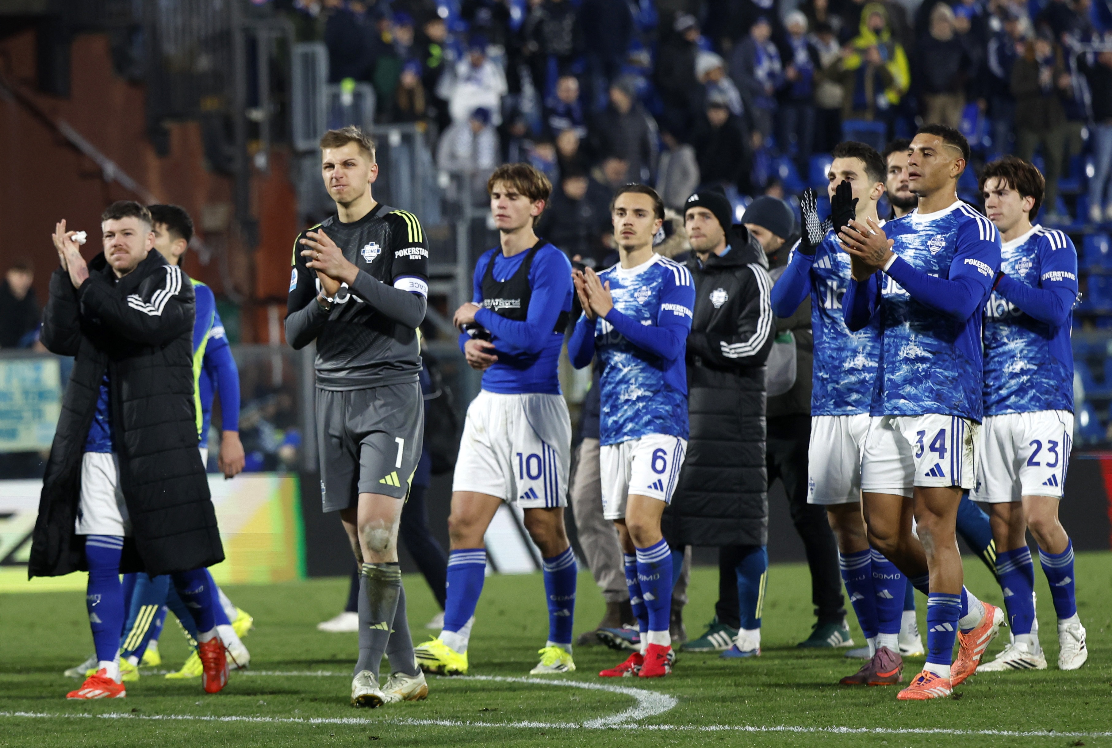 HLV Fabregas lam nen lich su voi chien thang 6-0 hinh anh