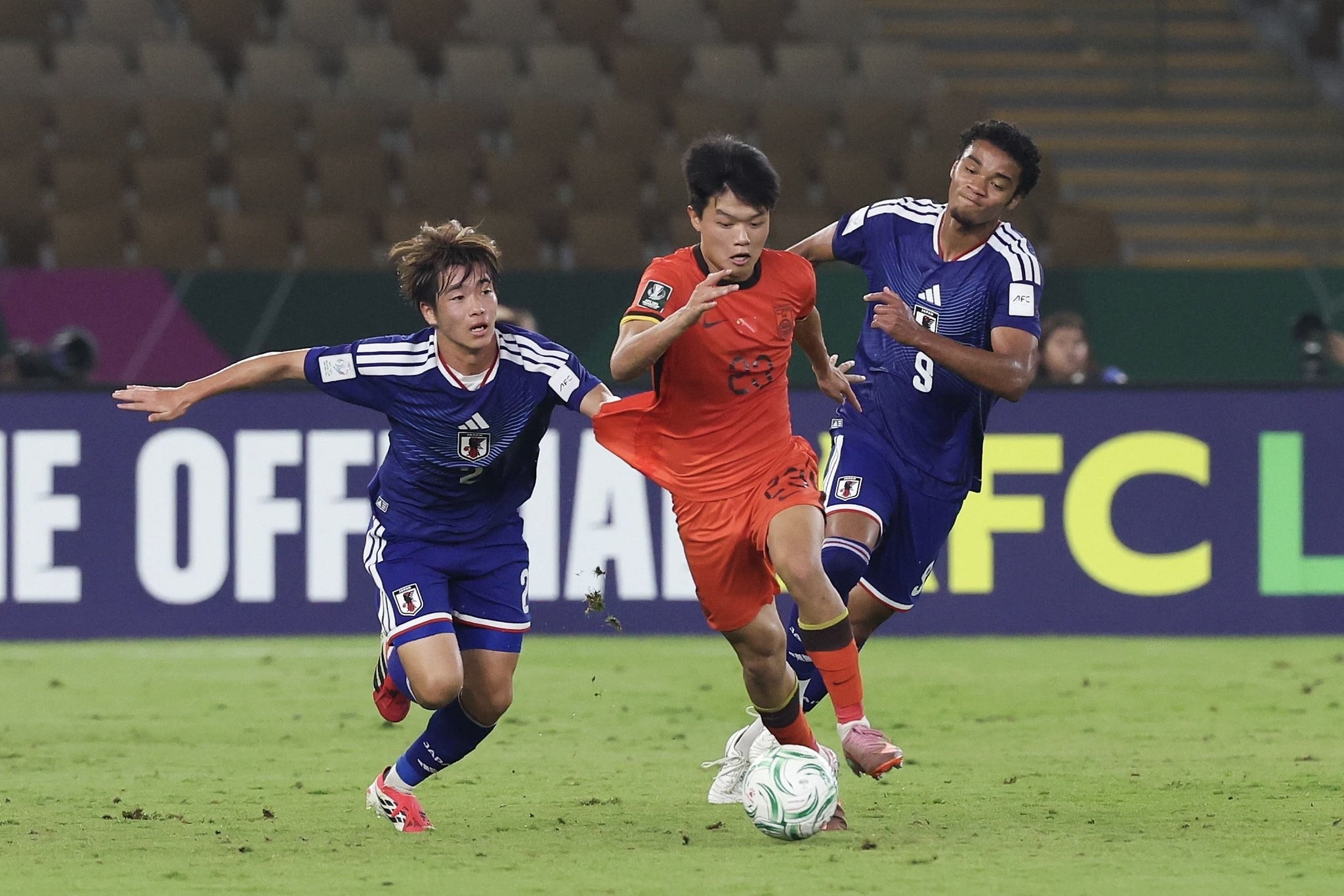 Thua Nhat Ban, U23 Trung Quoc lo gioi han hinh anh