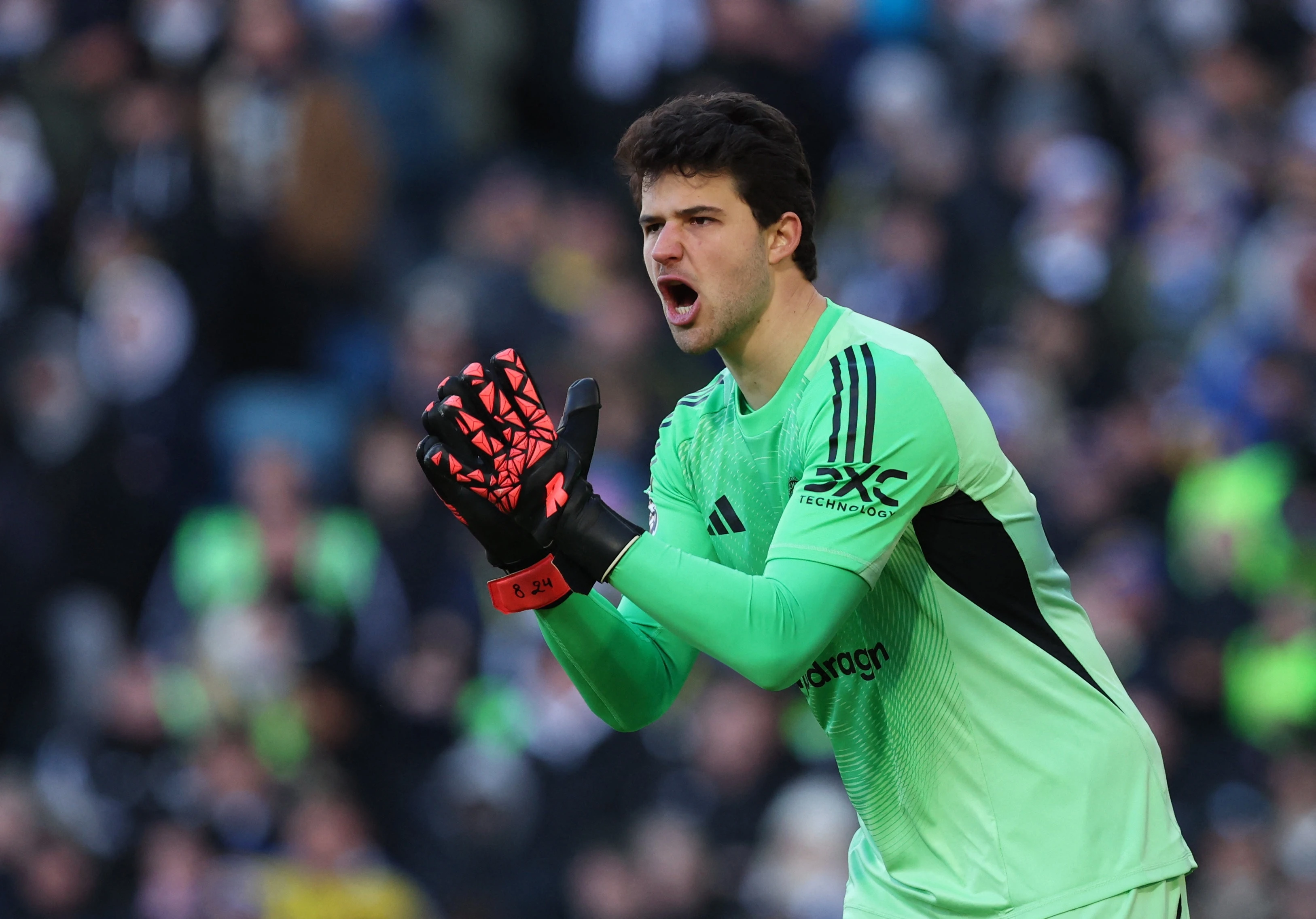 Hai doi HLV MU phan doi viec mua Lammens hinh anh