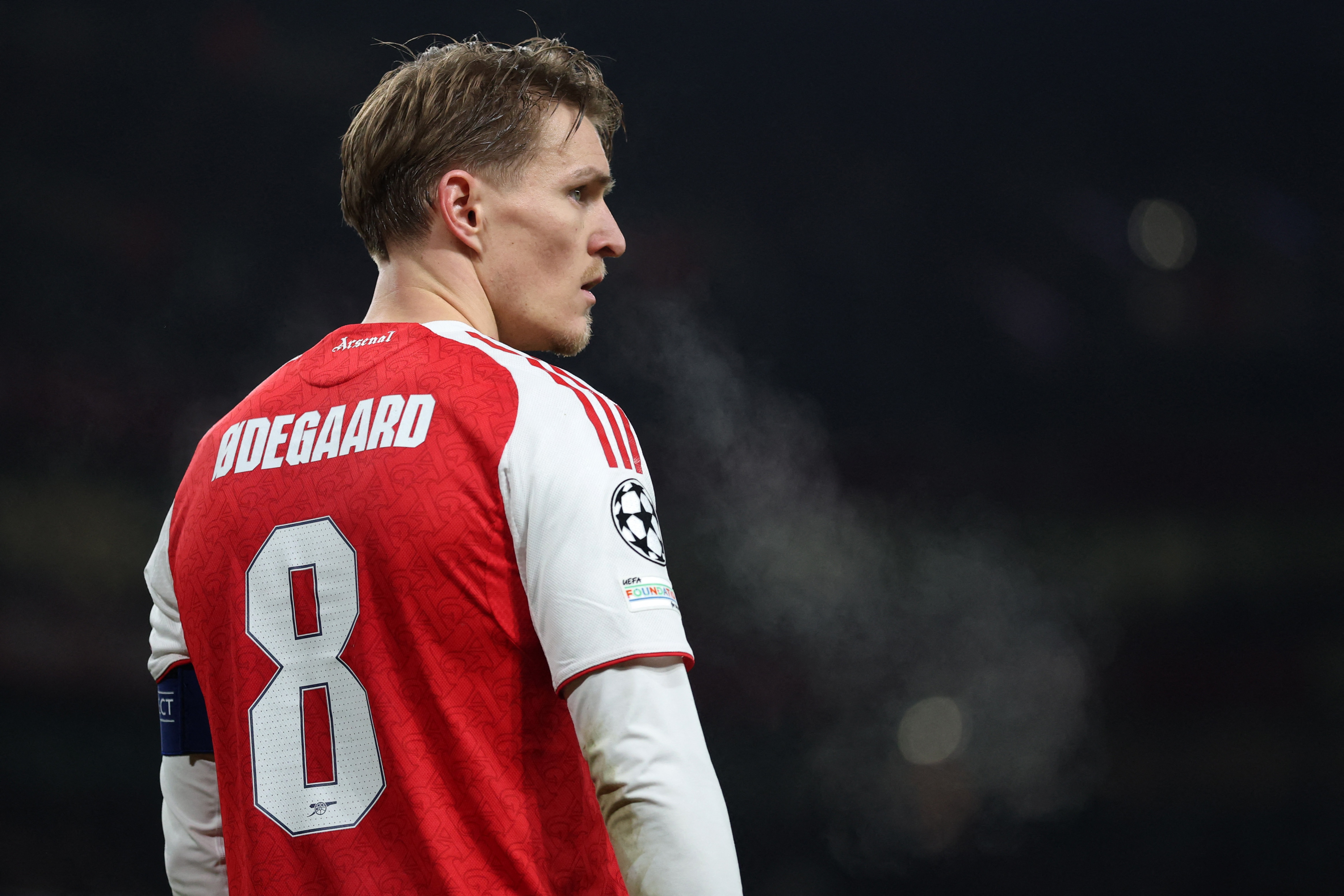 Odegaard bat man voi Arteta hinh anh