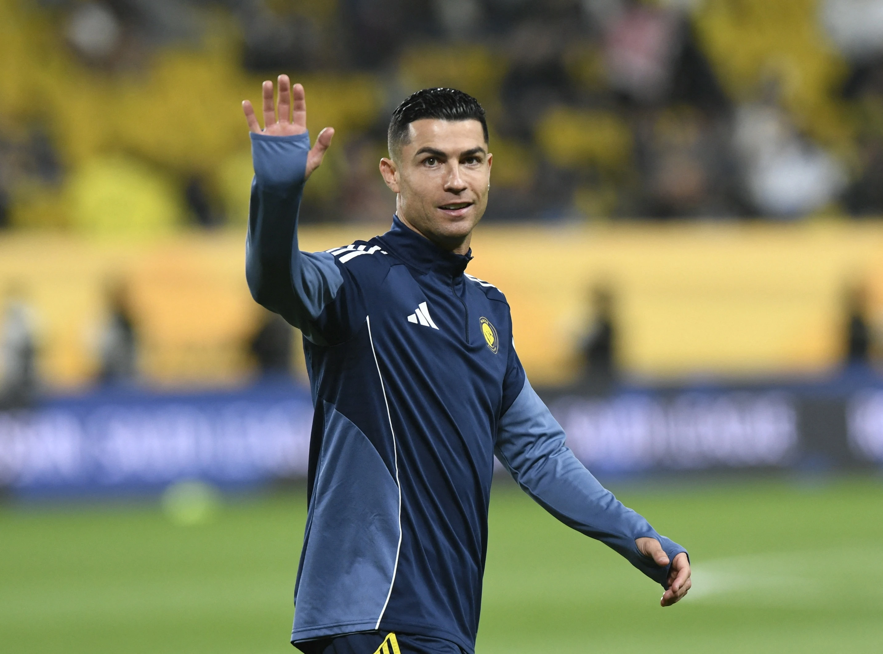Tuoi 41, Ronaldo van di tiep hinh anh