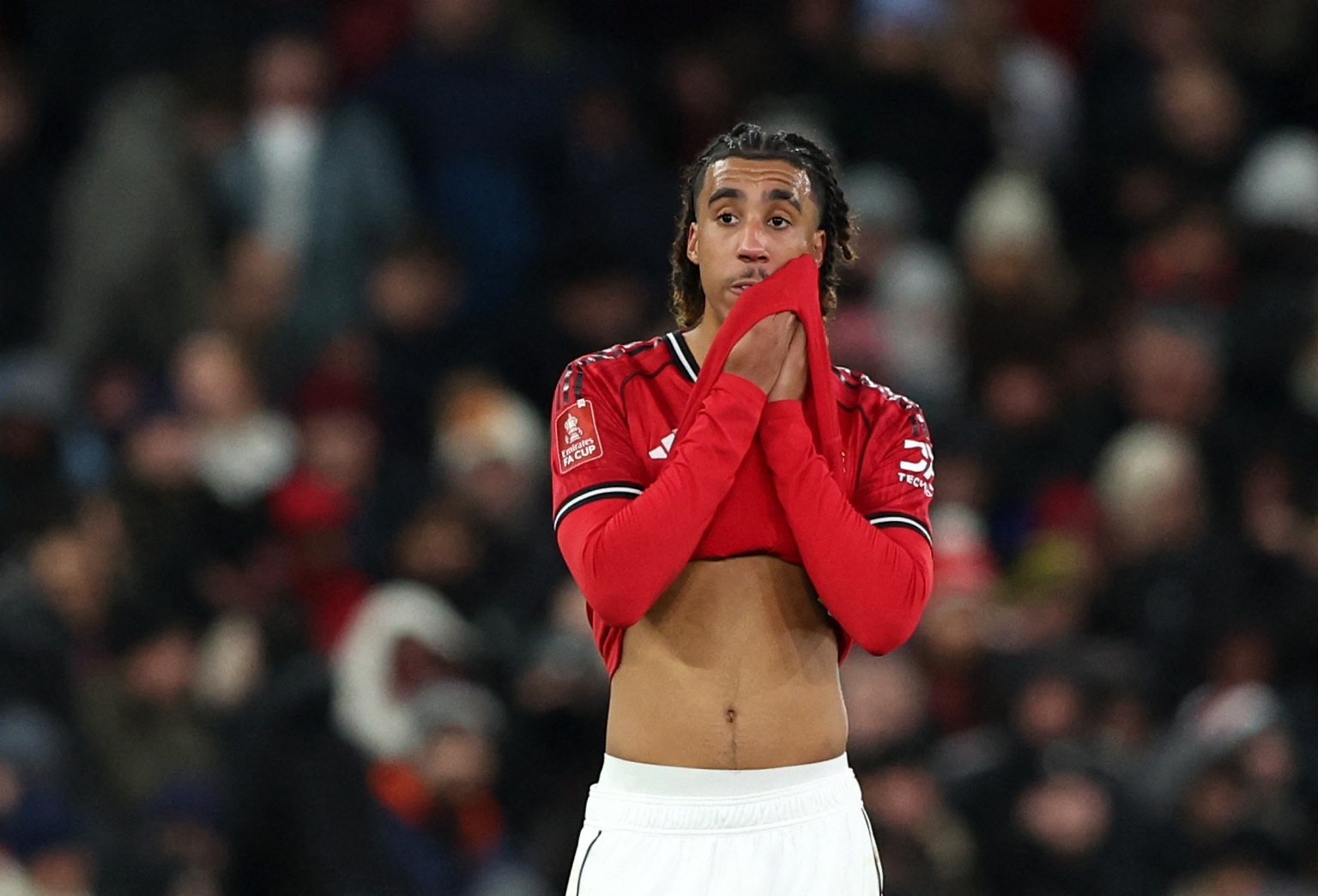 Leny Yoro lac nhip o MU? hinh anh