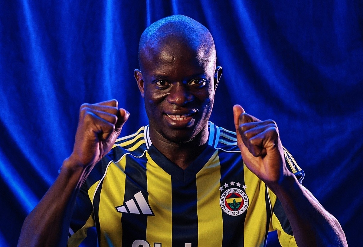 CDV Fenerbahce gay tranh cai khi chao don Kante hinh anh