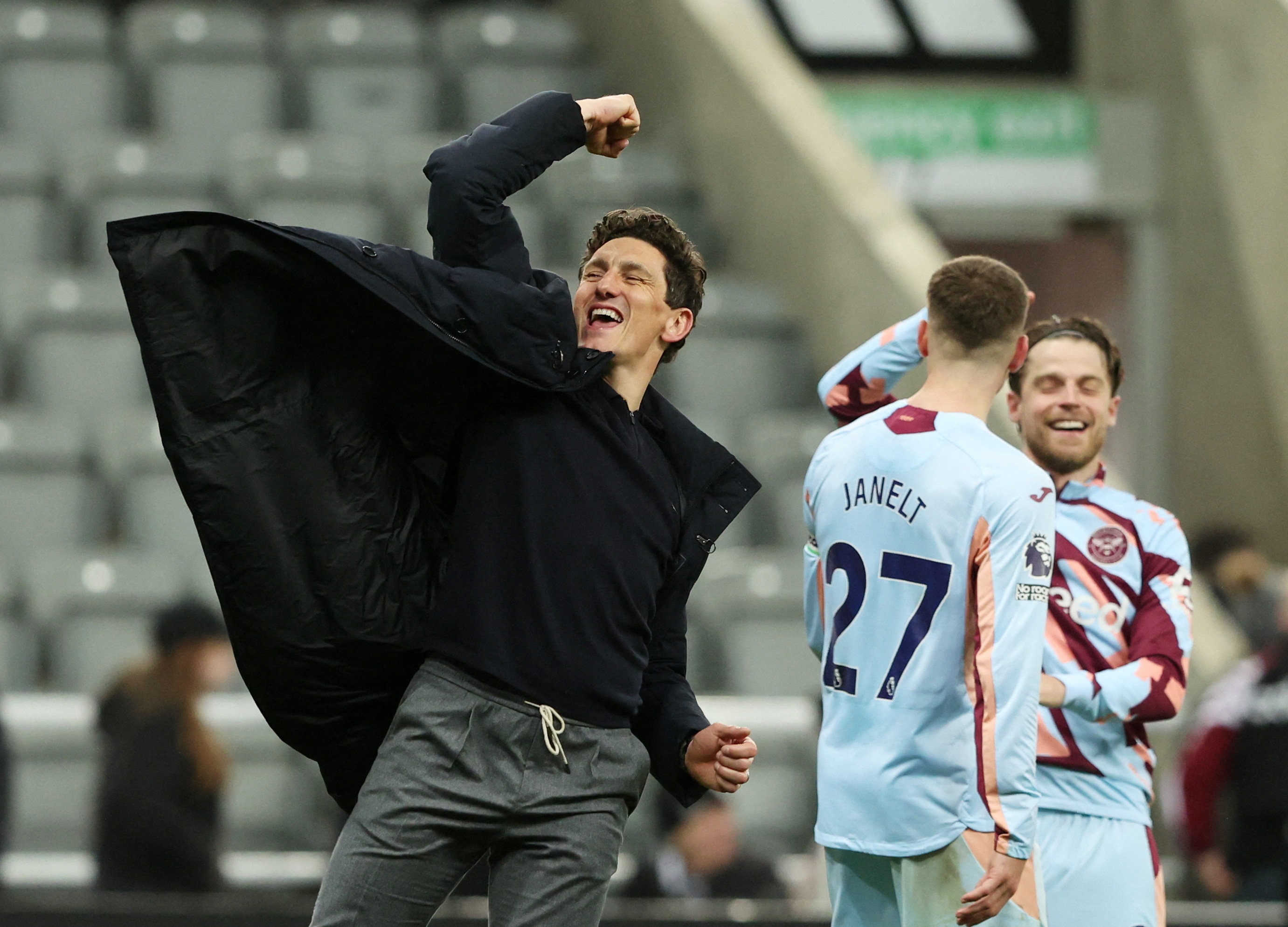 Brentford dang la hien tuong Premier League hinh anh