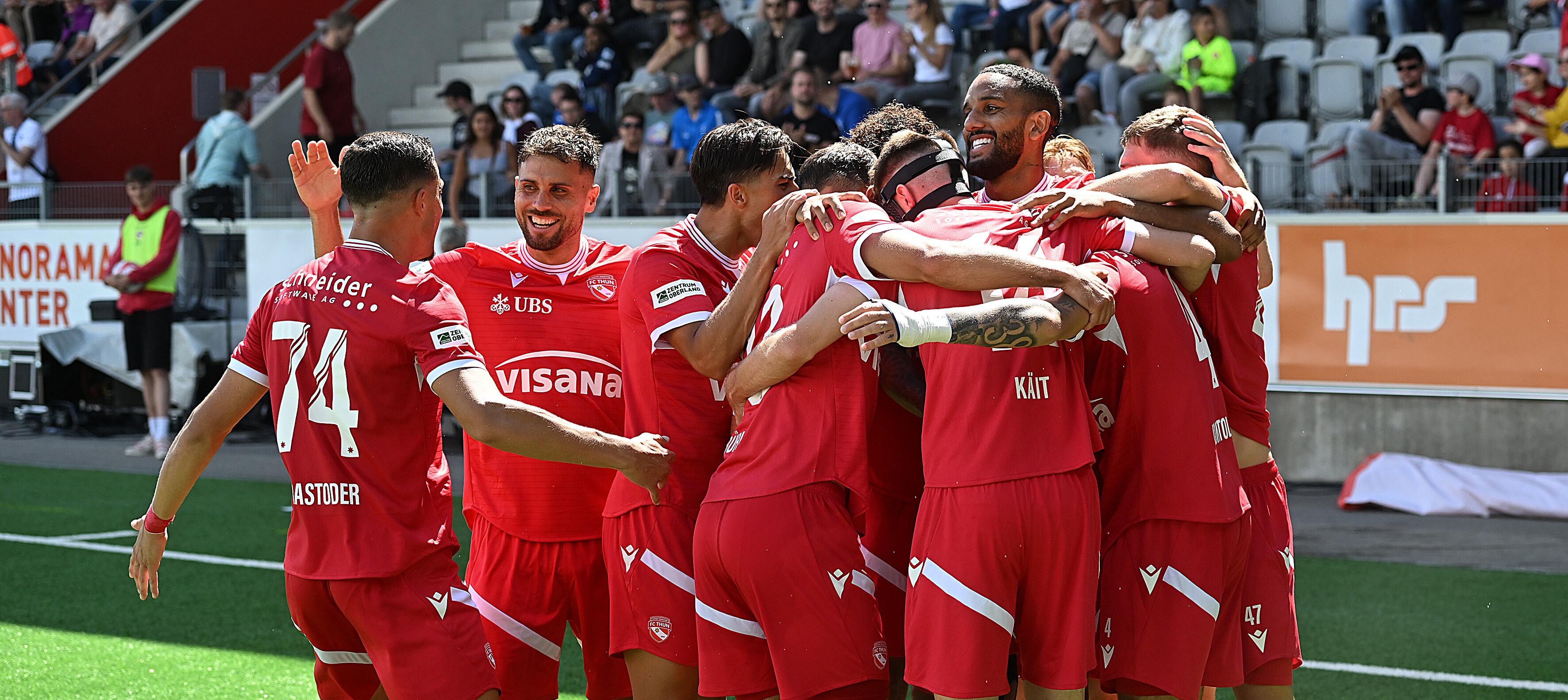 Doi bong moi thang hang gay chan dong chau Au hinh anh