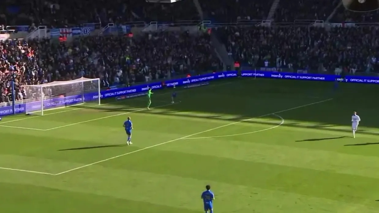 Qua penalty vi loi chua tung thay o Championship hinh anh