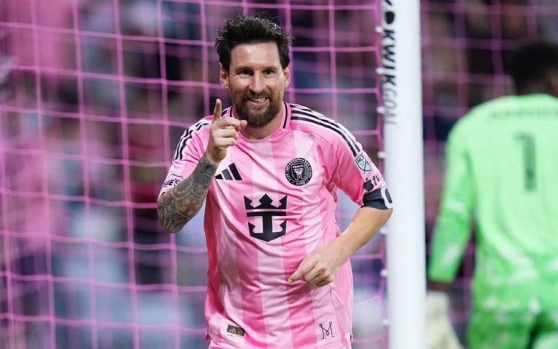 Ronaldo gọi, Messi trả lời bằng cú đúp