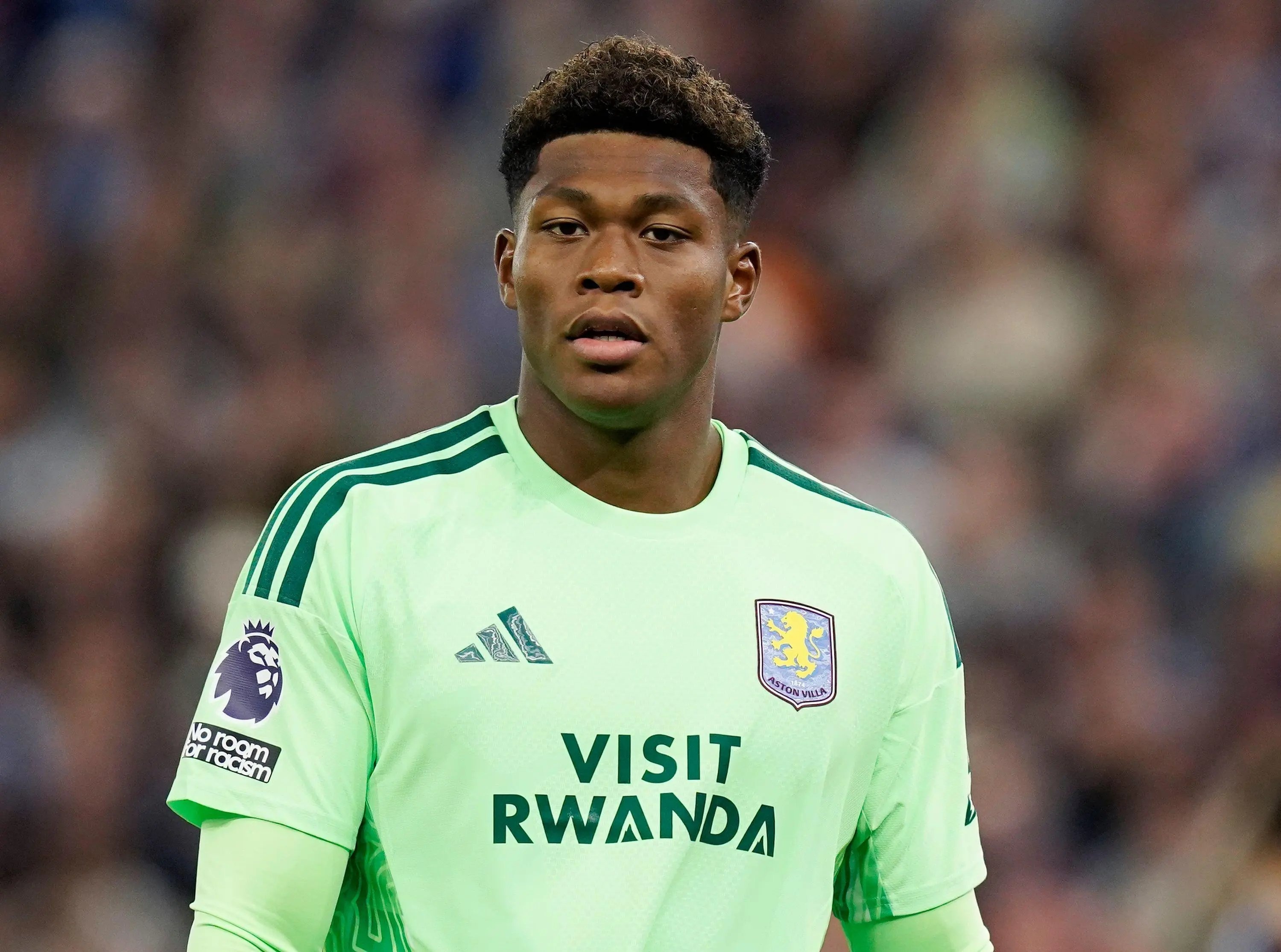Aston Villa mất bộn tiền vì thủ môn Nhật Bản
