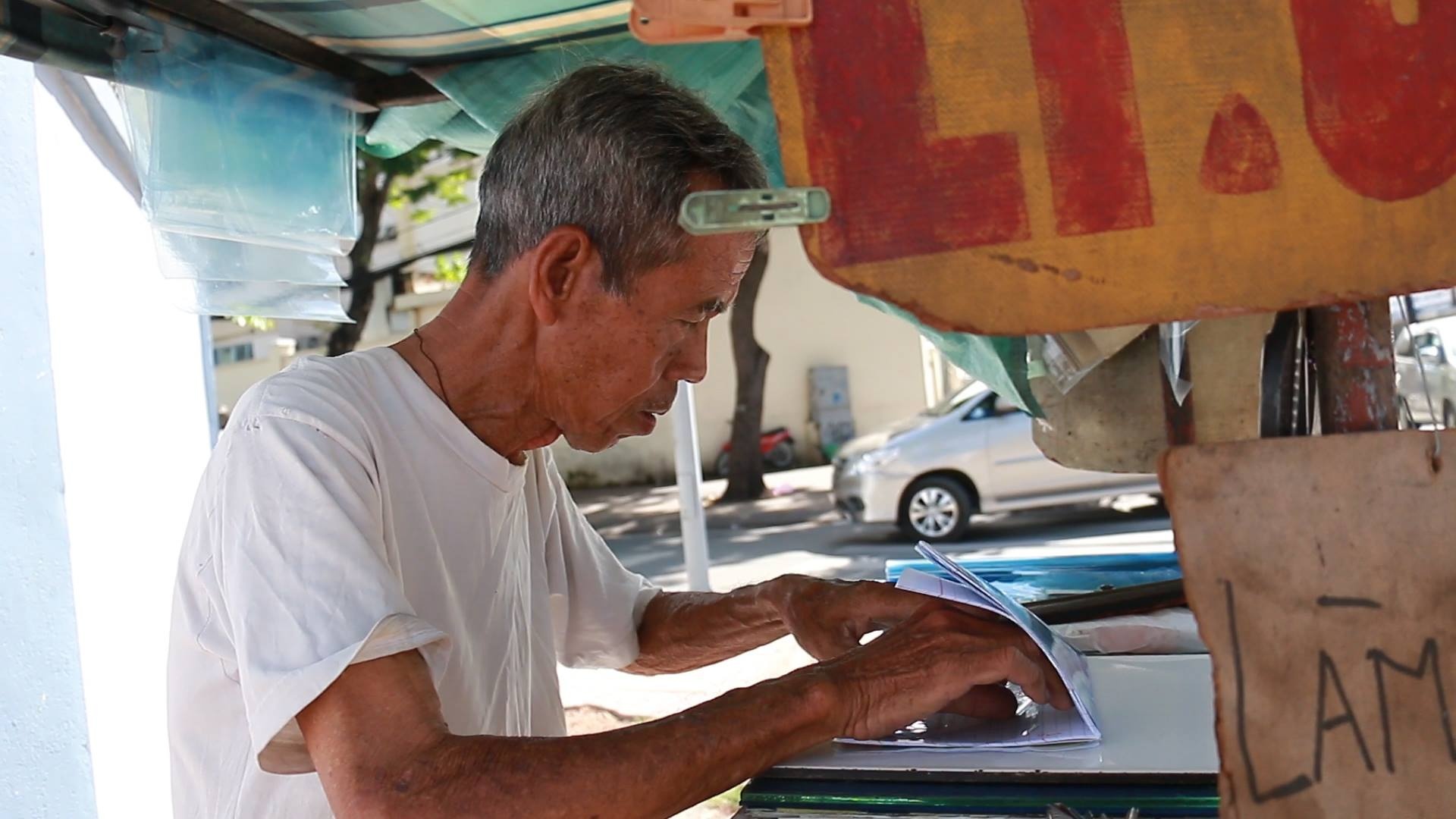 50 nam dung ban ui con ga ep deo o Sai Gon hinh anh