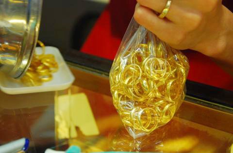 Meo khi mua vang ngay via than tai hinh anh