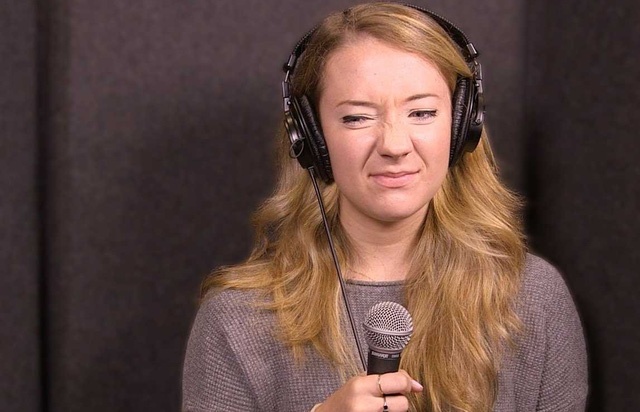 Tai sao nghe giong khi noi khac voi khi thu am? hinh anh