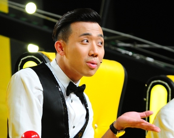 18 chieu gay cuoi cua Tran Thanh khi ngoi ghe nong hinh anh