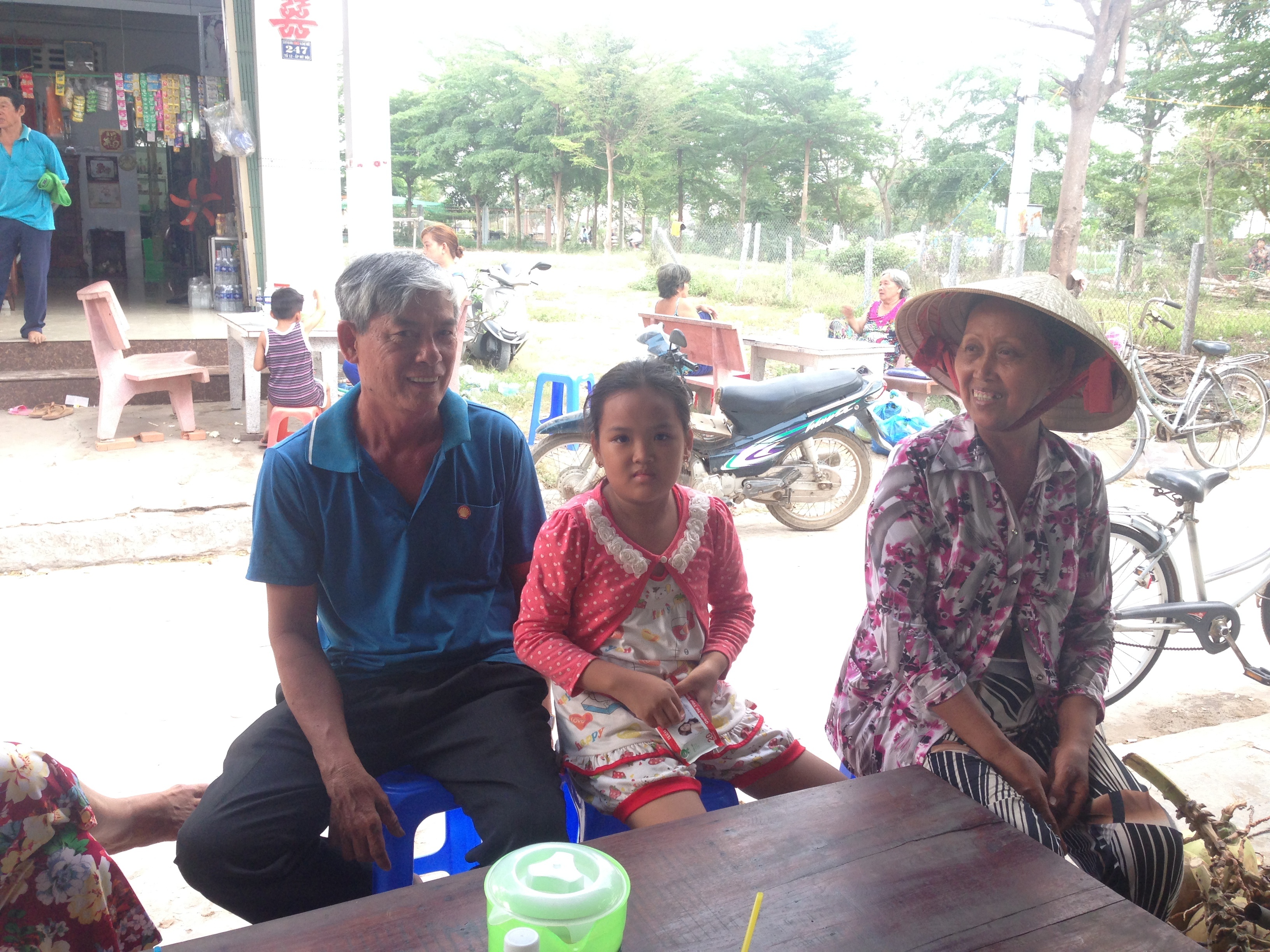 Nguoi dan ong giup dan Vam Nao thoat nan hinh anh