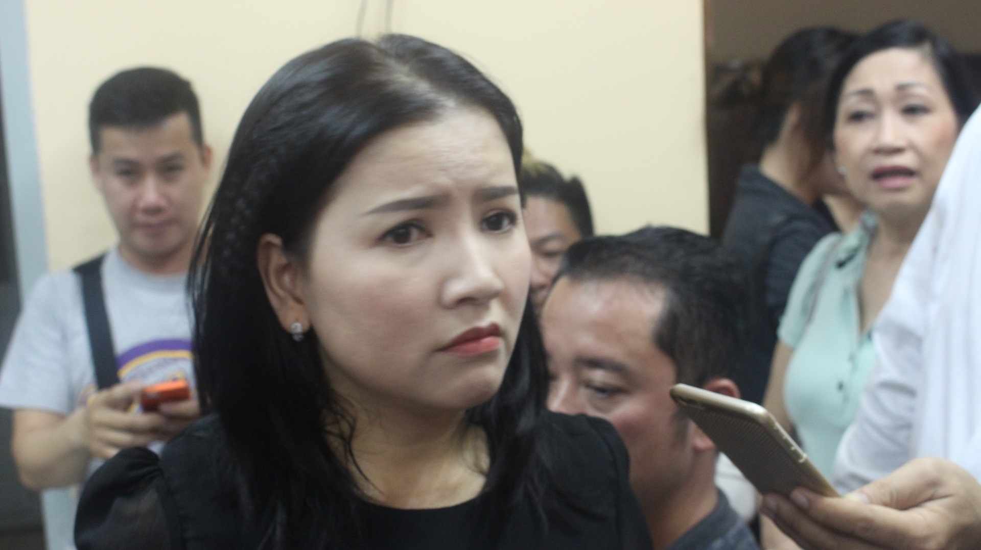 Dien vien Ngoc Trinh kien nha hat kich anh 1