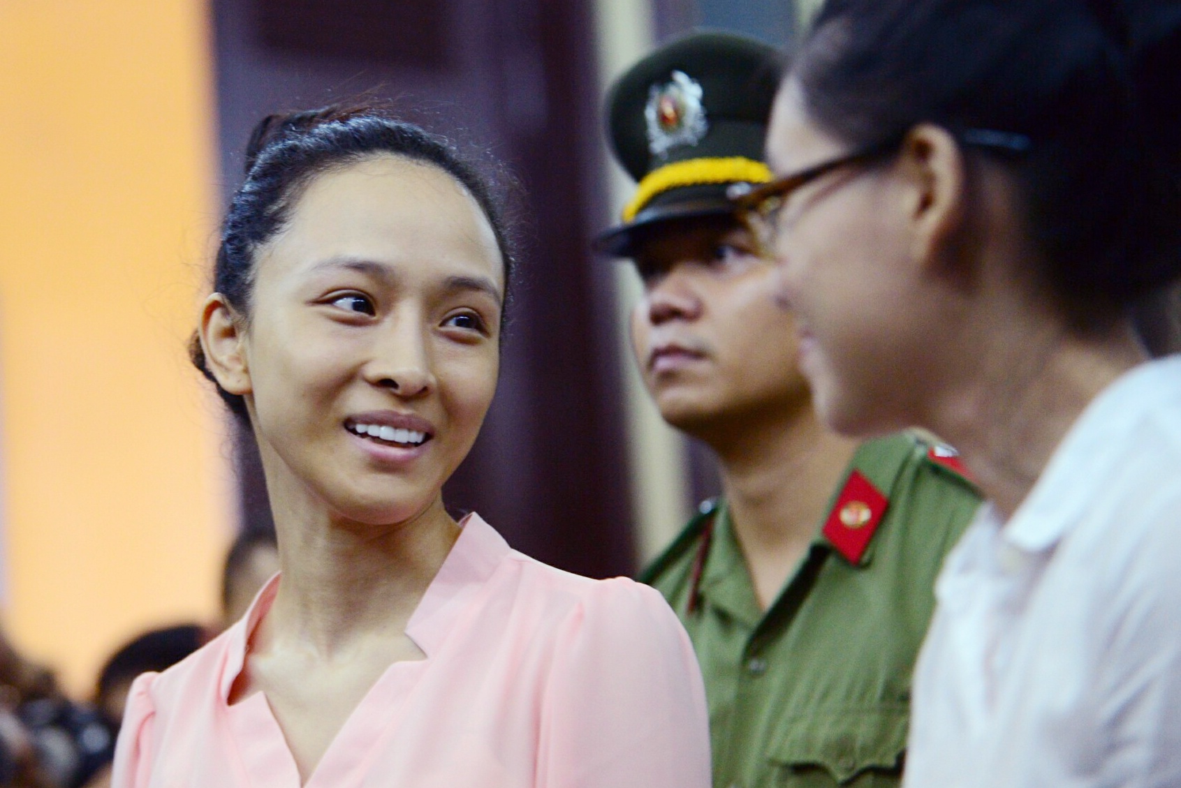 hoa hau Phuong Nga duoc tai ngoai anh 1