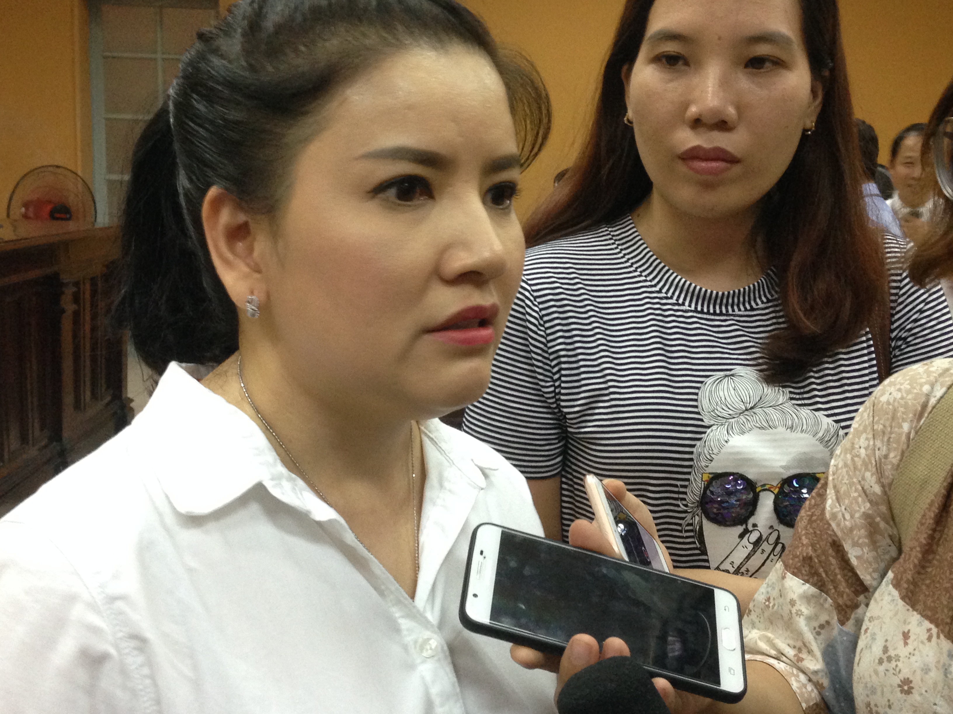 Ngoc Trinh tu choi de nghi dien mien phi tai Nha hat kich TP.HCM hinh anh