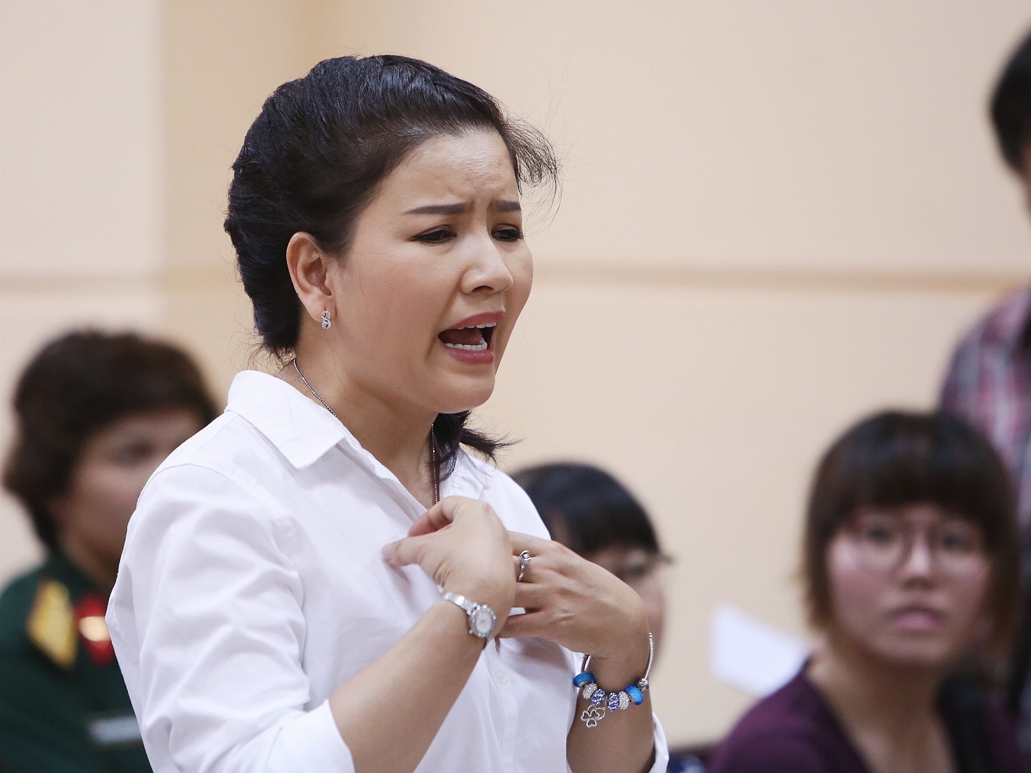 Ngoc Trinh lai bat khoc tai toa, rut 2 yeu cau doi boi thuong hinh anh