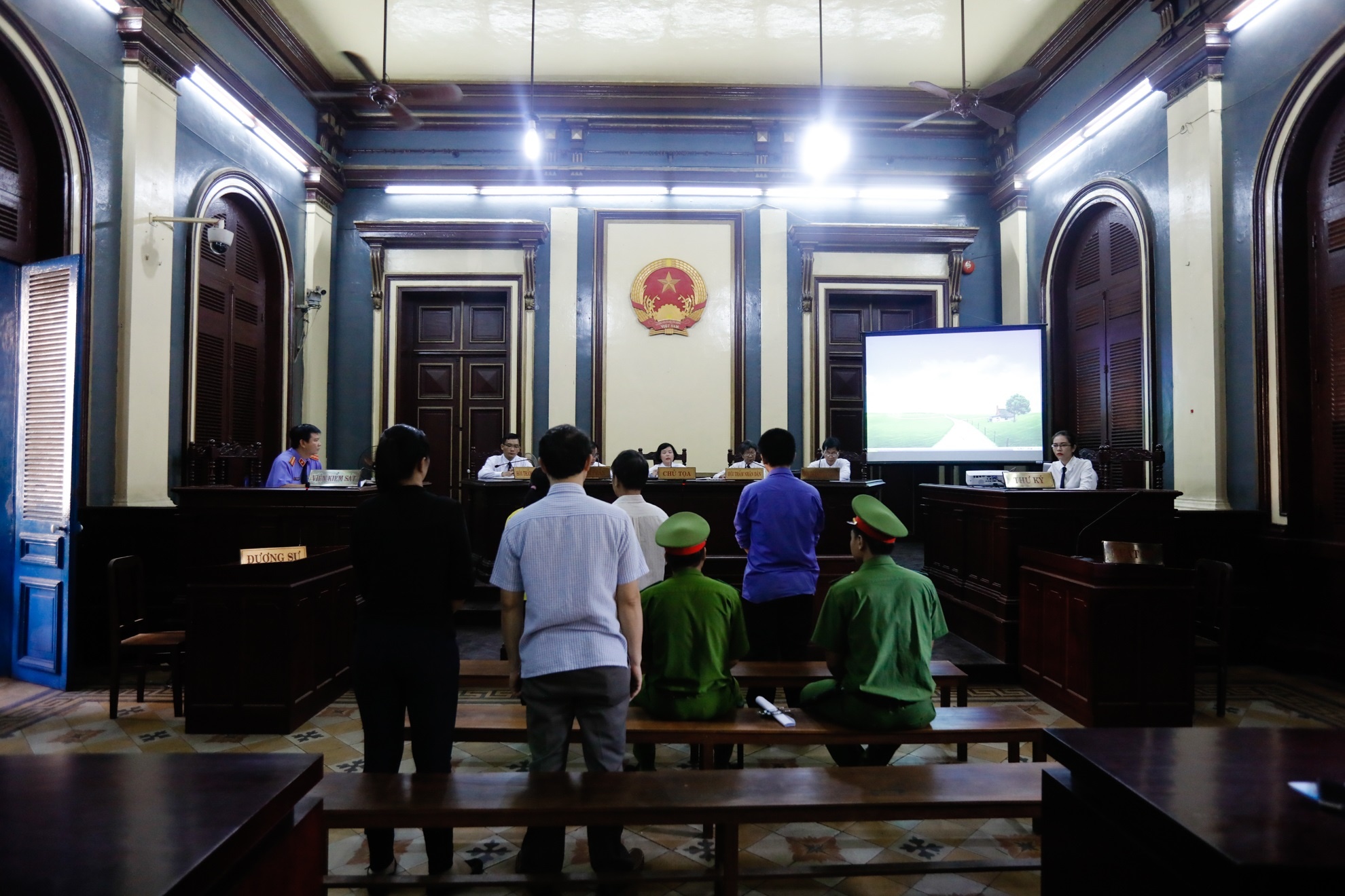 nam sinh giet ban bo thung xop anh 2