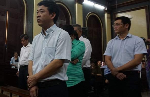 Toa de nghi dieu tra viec chi hoa hong cho bac si hinh anh