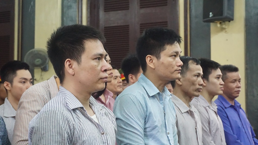 16 bi cao cuong doat tien cua nguoi ban dam dong tinh hau toa hinh anh