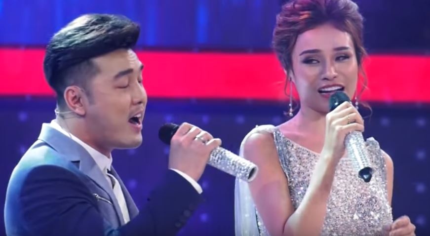 Thi sinh nu bien hit khung Ung Hoang Phuc thanh tham hoa hinh anh