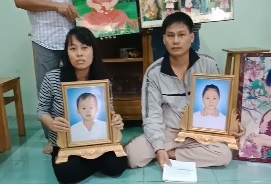 Vo chong mat 2 con trong vu tai nan Binh Duong cau cuu hinh anh