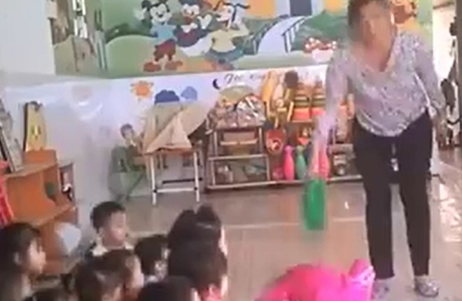 Hang loat vu bao hanh: 15 co quan bao ve tre em dang o dau? hinh anh