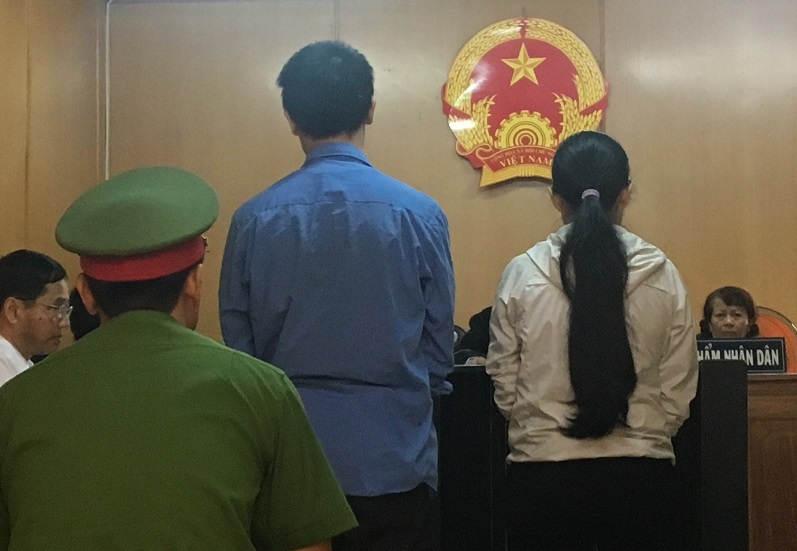 Voi 85 trieu 'chay an', nu thu ky toa linh an treo hinh anh