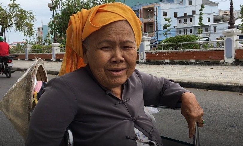 Nguoi dan chu quan voi bao so 16 - Tembin: 'Bao thi co gi ma so' hinh anh