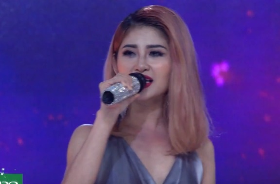 Giong ai giong ai: Hot girl hat hit Toc Tien 'khong trung nhip nao' hinh anh