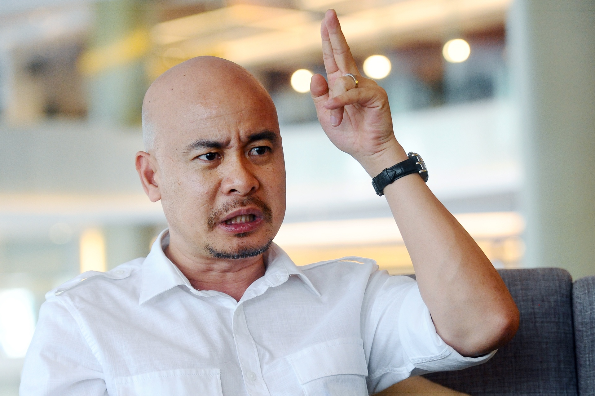 Ong chu ca phe Trung Nguyen thang kien vo, doi lai con dau hinh anh