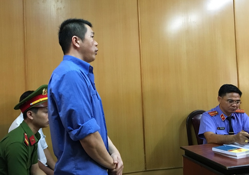 De nghi trieu tap canh sat giao thong den phien xu vu logo xe 'vua' hinh anh