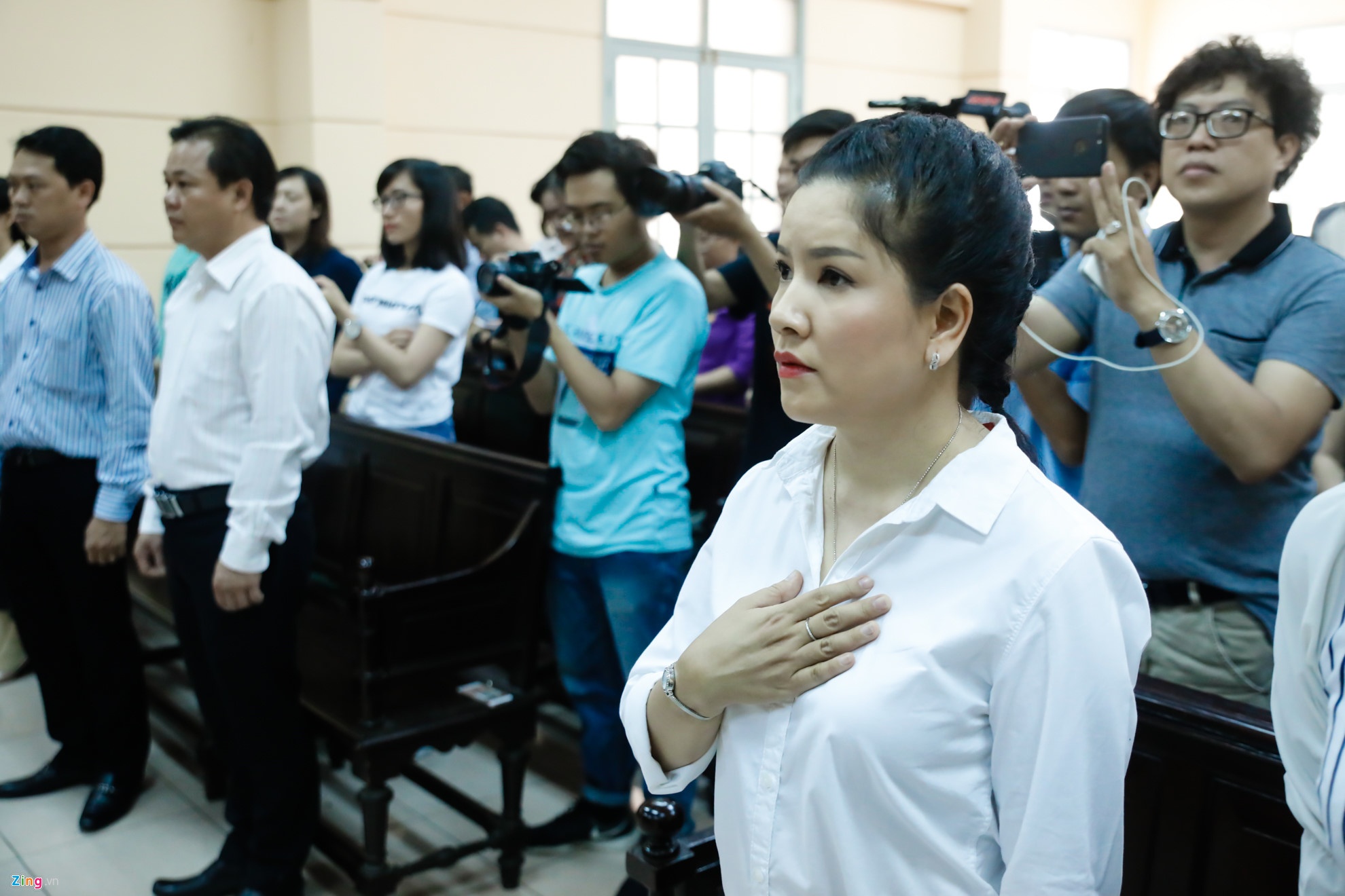 Dien vien Ngoc Trinh kien nha hat kich anh 1