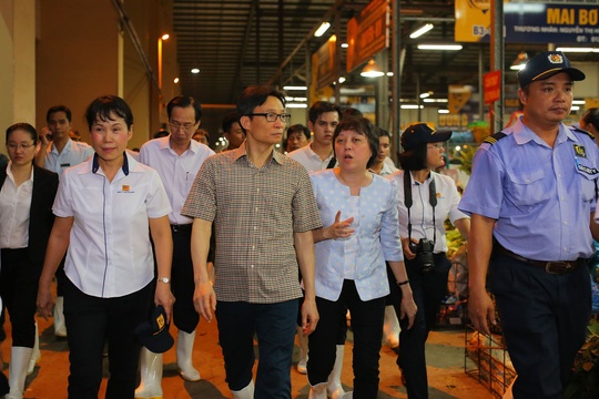 Phó Thủ tướng Vũ Đức Đam thăm chợ Bình Điền ảnh 11 Pho Thu tuong Vu Duc Dam tham cho Binh Dien anh 11