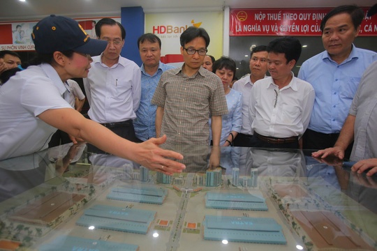 Phó Thủ tướng Vũ Đức Đam thăm chợ Bình Điền ảnh 3 Pho Thu tuong Vu Duc Dam tham cho Binh Dien anh 3