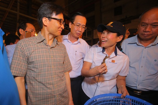 Phó Thủ tướng Vũ Đức Đam thăm chợ Bình Điền ảnh 5 Pho Thu tuong Vu Duc Dam tham cho Binh Dien anh 5